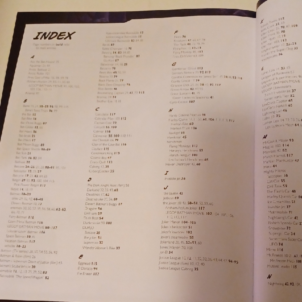 Lego Super Heroes Visual Dictionary with Exclusive Batman - Picture 5 of 7